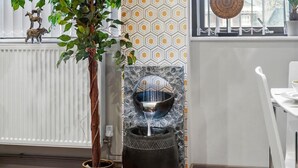 A bathroom with a modern sink, a potted plant, and a decorative wall. - Luxury 1bed Studio Apt-city Centre-wifi-parking (Maidstone)