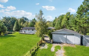 Property grounds - Awesome home in Sæby with WiFi (Sæby)