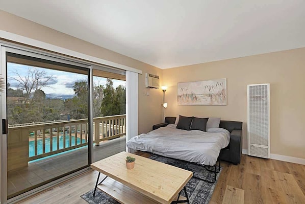 2 bedrooms, iron/ironing board, free WiFi, bed sheets - Charming 2 Room La Mesa Casita w/ Pool, BBQ & Yard (La Mesa)