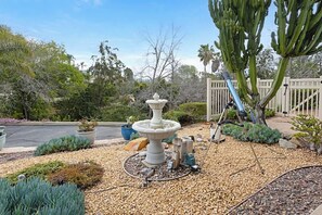 Property grounds - Charming 2 Room La Mesa Casita w/ Pool, BBQ & Yard (La Mesa)