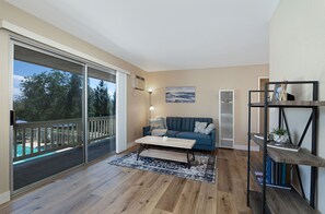 Smart TV, DVD player - Charming 2 Room La Mesa Casita w/ Pool, BBQ & Yard (La Mesa)