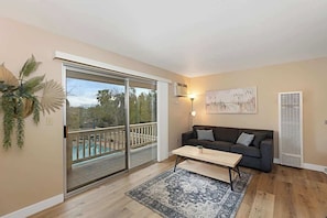 Smart TV, offices - Charming 2 Room La Mesa Casita w/ Pool, BBQ & Yard (La Mesa)