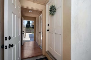 Interior - Charming 2 Room La Mesa Casita w/ Pool, BBQ & Yard (La Mesa)