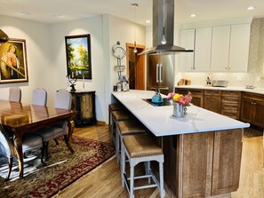 Fridge, microwave, oven, stovetop - Great Family Castle Peak Ski Home (Edwards)