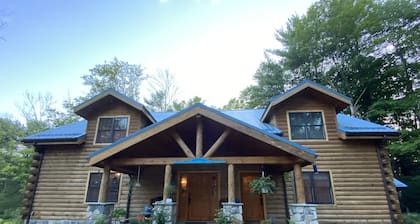 Rustic Polish Jacuzzi Room in log home 11 miles from Ithaca