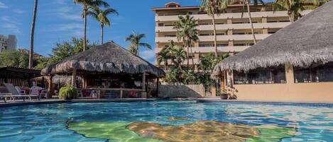 Lämmitetty uima-allas