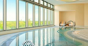 Utomhuspool och uppvärmd pool