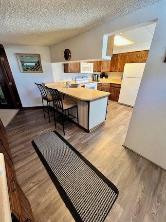 Fridge, microwave, oven, stovetop. Roomy three bedroom home with Boat/RV parking