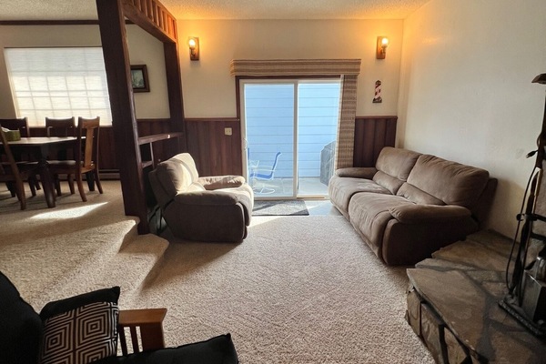 TV connectée, cheminée, écrans d'ordinateur, imprimantes