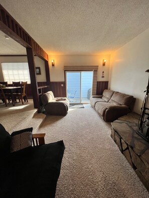 Smart TV, fireplace, computer monitors, printers - Roomy three bedroom home with Boat/RV parking (Coulee Dam)