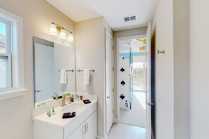 Shower, hair dryer, towels