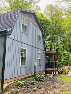 A two-story house with a gabled roof and a covered porch. - Fully Renovated Cabin in Hocking Hills - Hot Tub, Game Room, Wifi, Fireplace (Amanda)