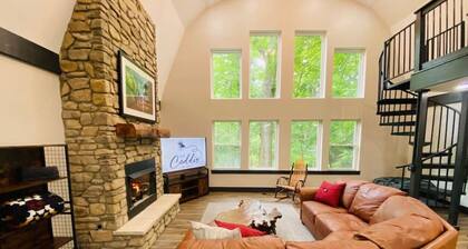 Fully Renovated Cabin in Hocking Hills - Hot Tub, Game Room, Wifi, Fireplace
