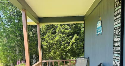 Beautiful cottage, close to rivers, creeks, lakes for fishing, boating, hunting