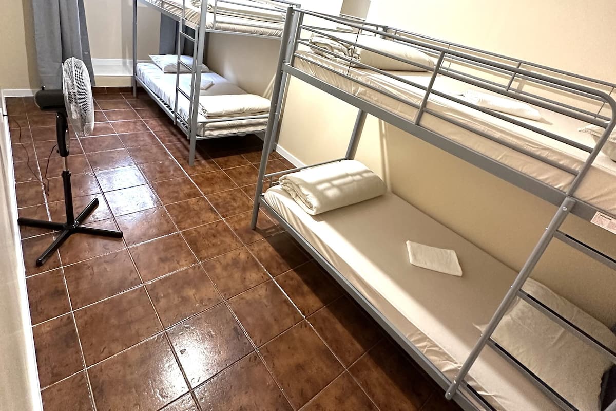 Comfort-Vierbettzimmer | Kostenloses WLAN, Bettwäsche