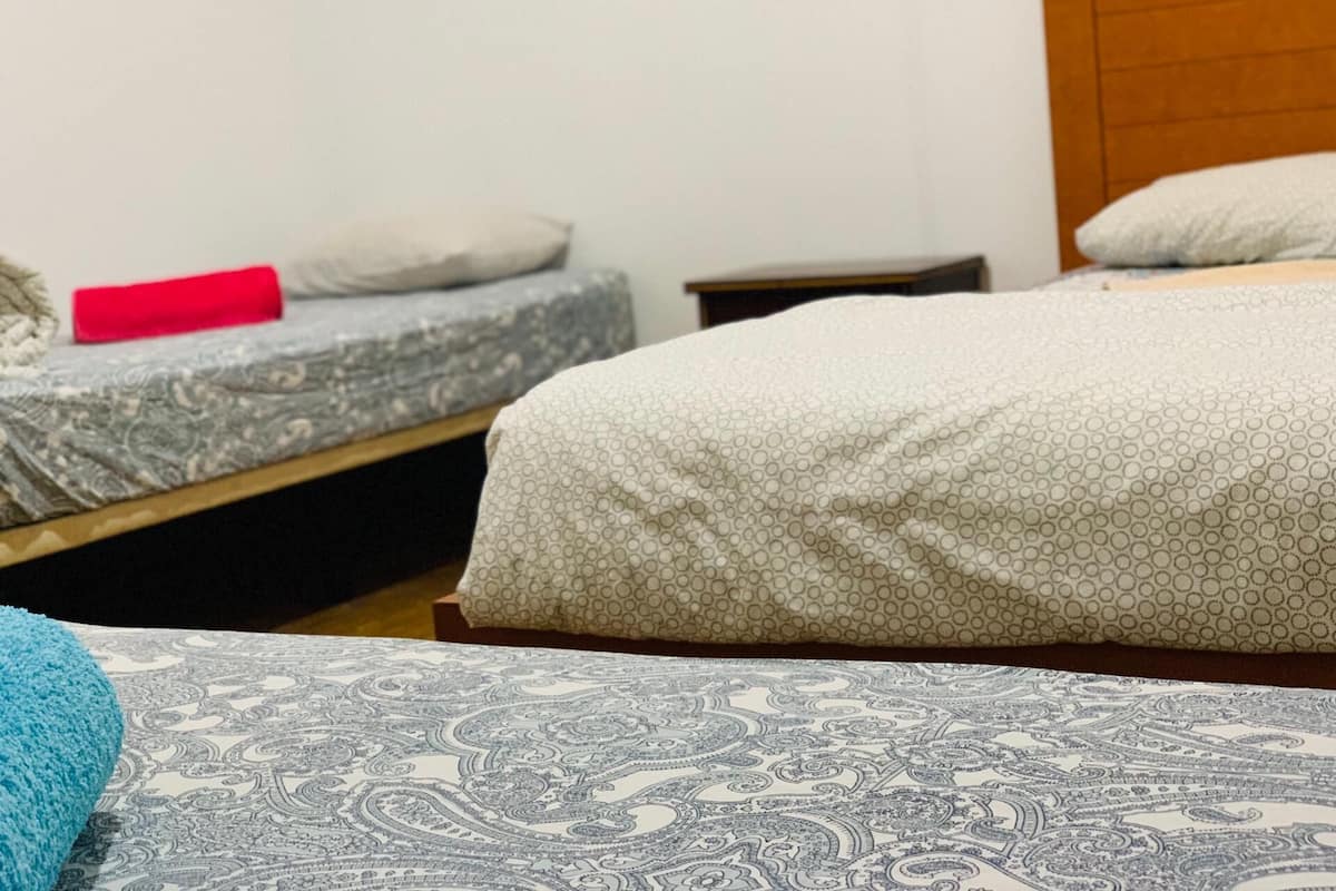 Basic-Vierbettzimmer | Kostenloses WLAN, Bettwäsche