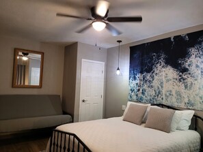 1 habitación, tabla de planchar con plancha, wifi gratis y ropa de cama 