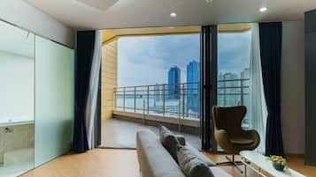 Marine Suite City | Vistas desde la habitación