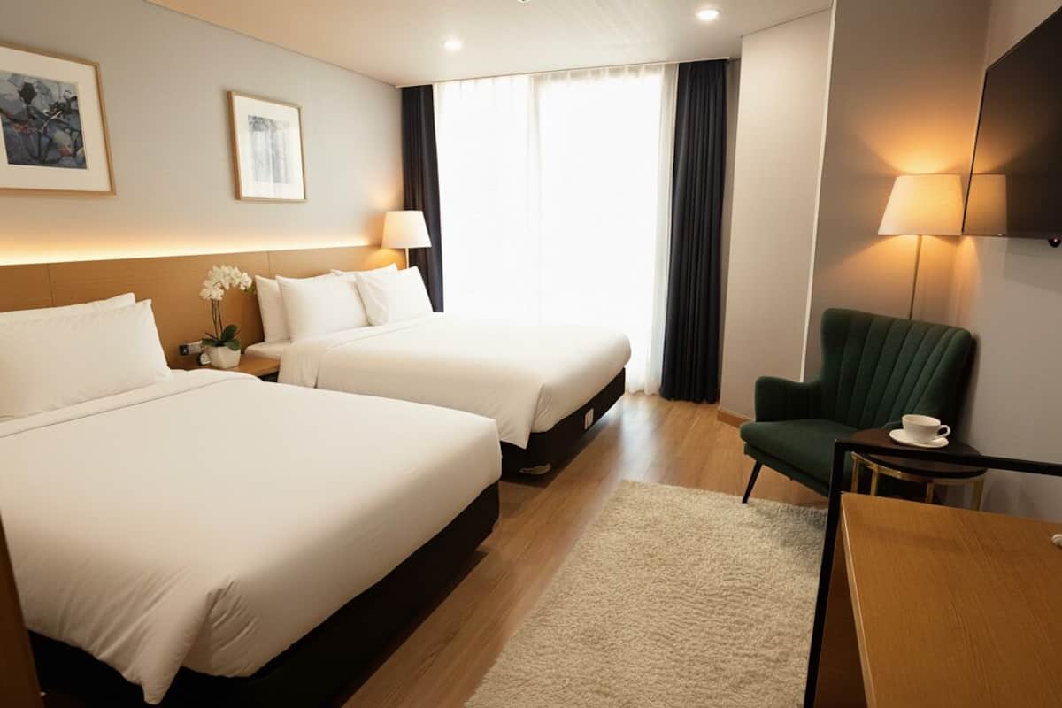 Deluxe Family Twin | In-room safe, blackout drapes, soundproofing, free WiFi