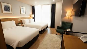 Tomannsrom – familie, byutsikt | Safe på rommet, blendingsgardiner, lydisolert og wi-fi (inkludert)