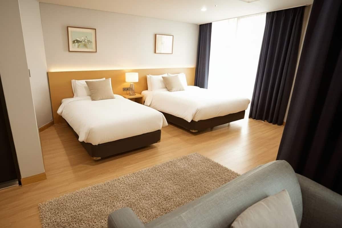 Corner Family Twin | In-room safe, blackout drapes, soundproofing, free WiFi