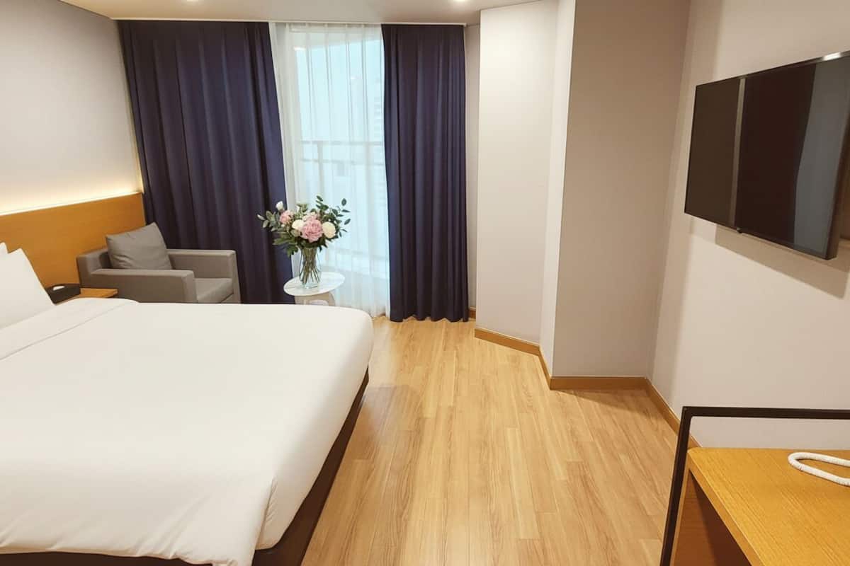 Deluxe Double Half Ocean | In-room safe, blackout drapes, soundproofing, free WiFi