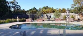 City living restfull aerage Tennis pool 3 mins to main Mall15 min Burleigh Beach