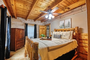 Room - Peaceful Cabin the Smokies - Ideally located between Pigeon Forge and Gatlinburg (Gatlinburg)