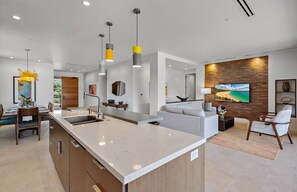 テレビ、暖炉、ステレオ