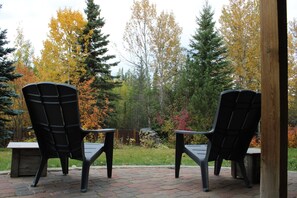 Terrace/patio - Kitchenette Suite with King & Queen beds, Quiet Forest views from patio with BBQ (Hinton)