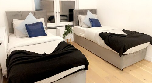 Inviting  2-Bed, Sleeps 5