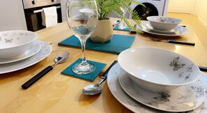 Dining - Inviting  2-Bed, Sleeps 5 (Wakefield)