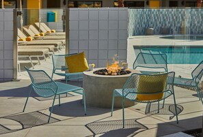 Courtyard - Twin Palms Resort - A Gay Men's Resort (Palm Springs)