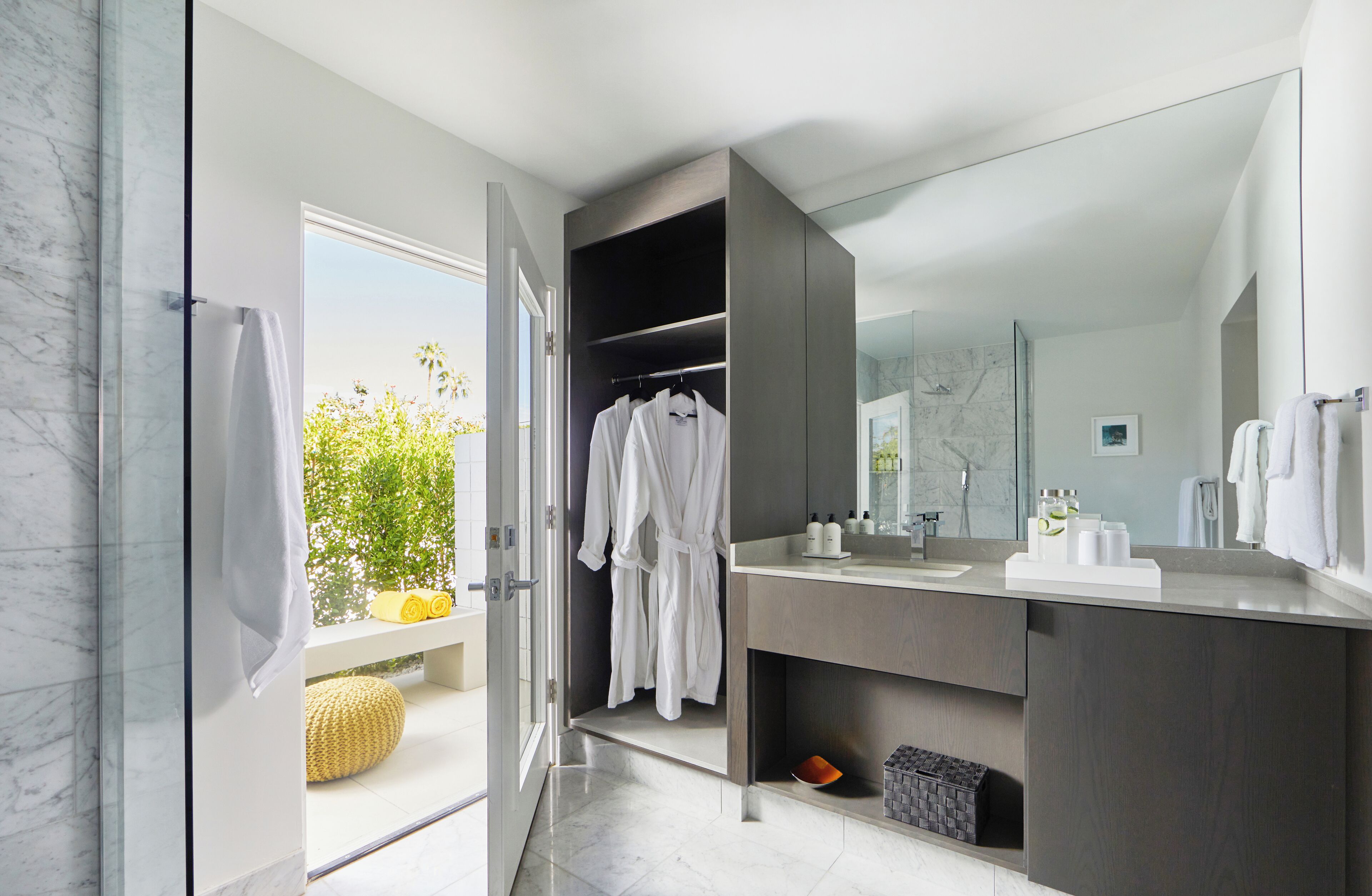 Quarto standard | Banheiro | Chuveiro, chuveiro com efeito de chuva, secador de cabelo 