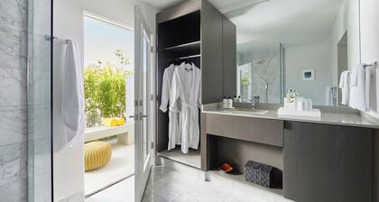 Twin Palms Resort - A Gay Men's Resort