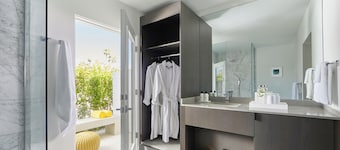 Twin Palms Resort - A Gay Men's Resort