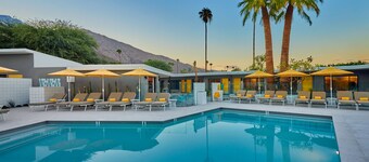 Twin Palms Resort - A Gay Men's Resort