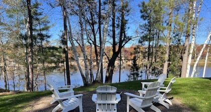 Picturesque Up North Lakeside Family Getaway
