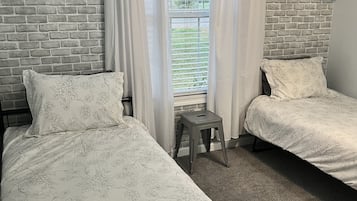 4 bedrooms, in-room safe, desk, iron/ironing board