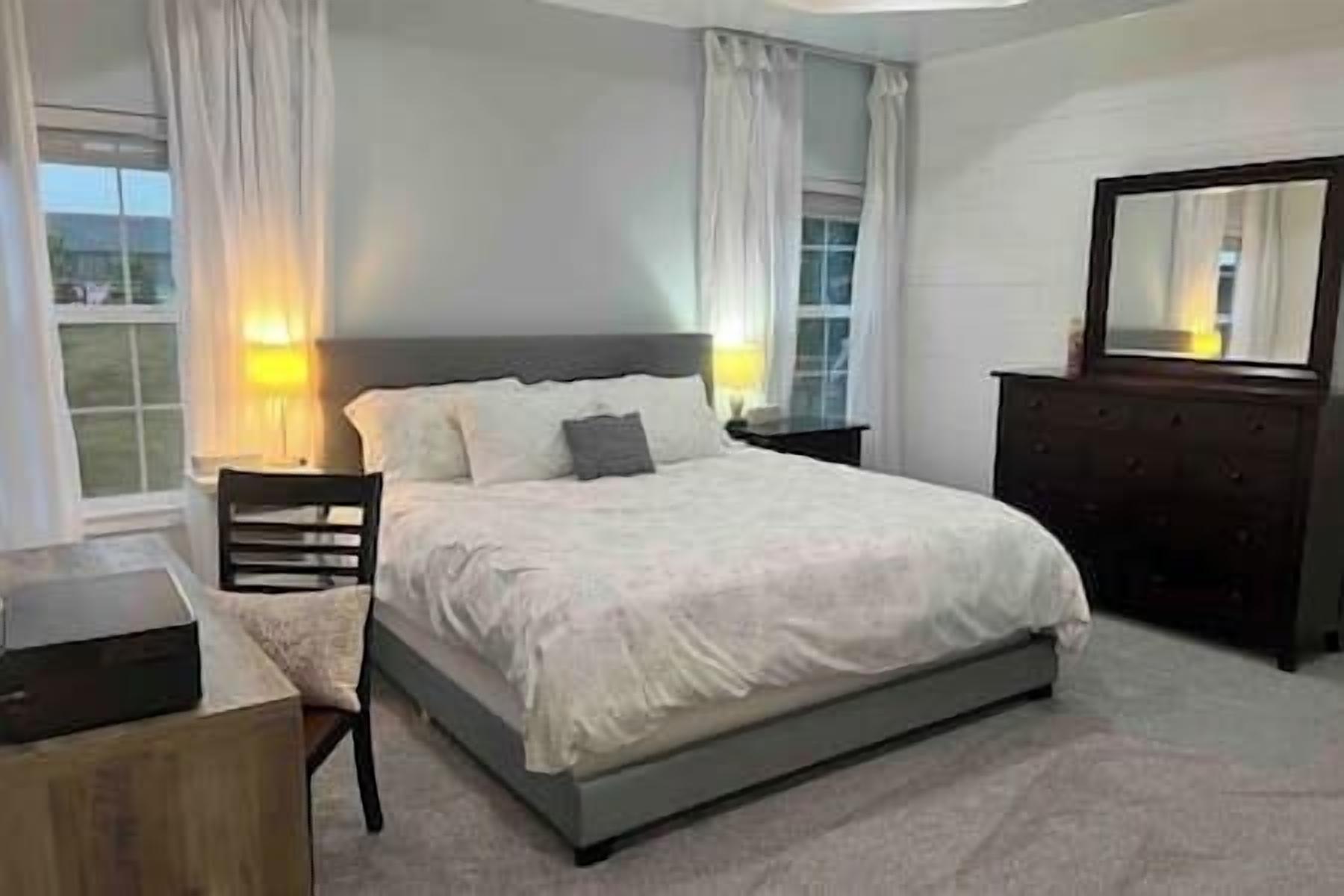 4 habitaciones, tabla de planchar con plancha, wifi y ropa de cama 