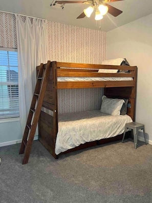 4 chambres, fer et planche à repasser, Wi-Fi, literie fournie