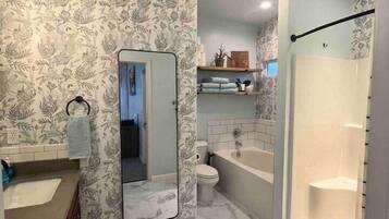 Kombinert dusj/badekar og hårføner