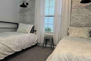 4 chambres, fer et planche à repasser, Wi-Fi, draps fournis