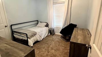 4 bedrooms, iron/ironing board, WiFi, bed sheets