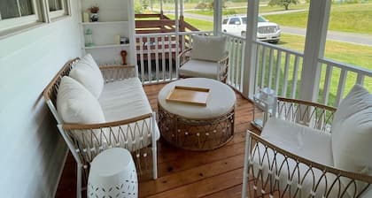 Spacious Farmhouse on Davis Stream to Damariscotta Lake with 5 bedrooms