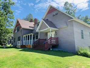 Exterior - Spacious Farmhouse on Davis Stream to Damariscotta Lake with 5 bedrooms (Jefferson)