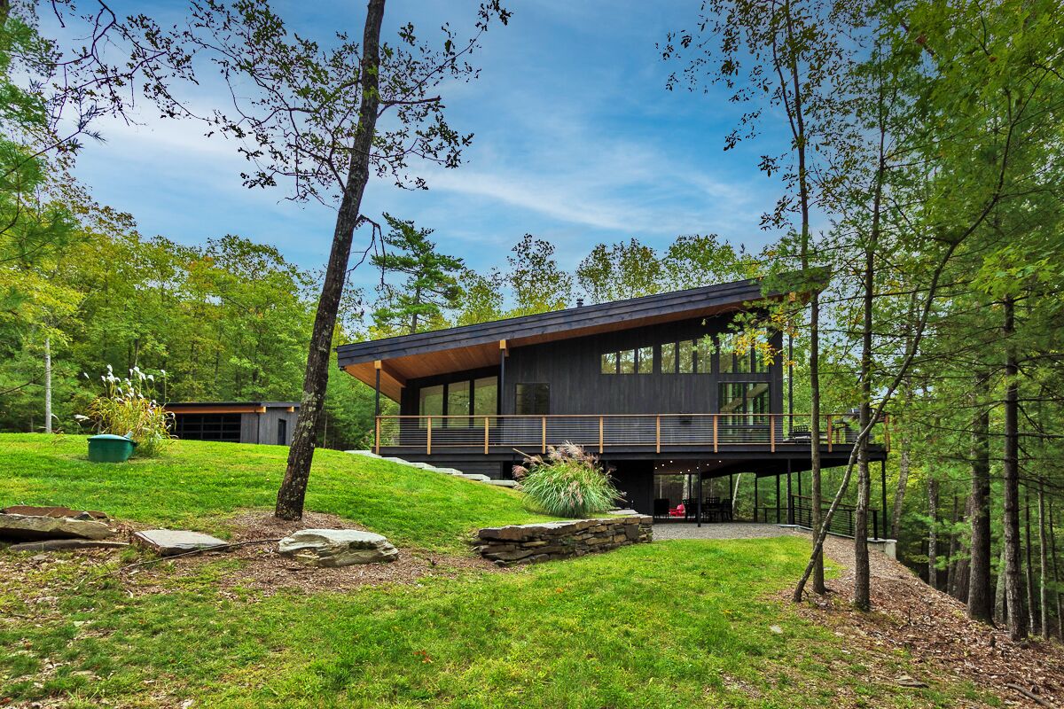 Hidden Mountain 4 bdrm 3 bath w/fire pit - Brand New Listing!