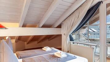 3 bedrooms, iron/ironing board, free WiFi, bed sheets