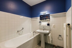 シャワー付き浴槽、タオル