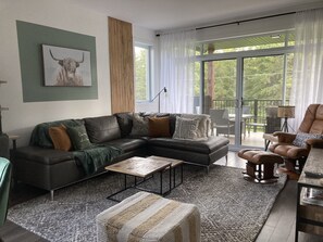 Smart TV, fireplace - Bromont -superbe Condo en Pleine Nature 3 Chambres à Coucher (Bromont)